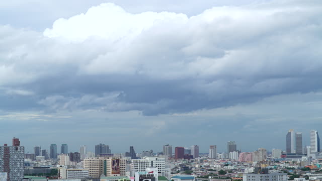 Horizonte-de-la-ciudad-de-Bangkok-en-el-lapso-de-tiempo-del-día-lluvioso