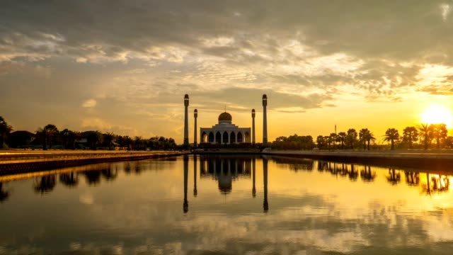 4K-time-lapse-footage-beautiful-mosque-in-the-sunset.