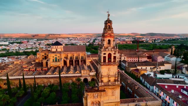 Glockenturm-und-die-große-Moschee-von-Córdoba