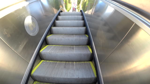 escalator-in-motion-in-the-open-air