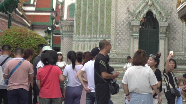 Bangkok-/-Thailand---23.-Mai-2018:-Tourist-am-Wat-Phra-Si-Rattana-Satsadaram-Zeitlupe-erschossen