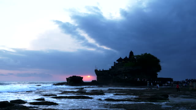 zoom-in-shot-at-sunset-of-pura-tanah-lot-temple-during-low-tide