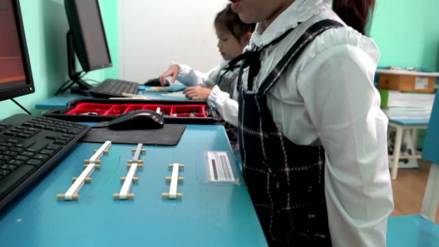 Kinder-lernen-computer