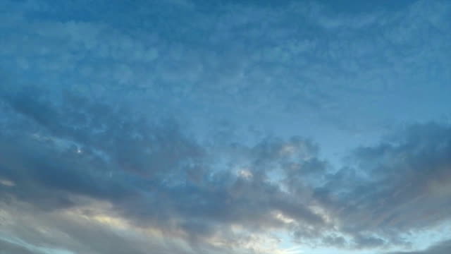 Trübe-Wolkengebilde-Morgen-Timelapse