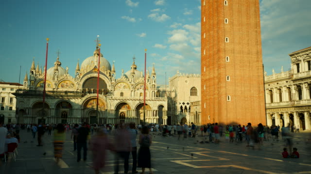 Piazza-San-Marco-in-Venedig