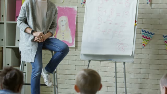 Woman-Teaching-Little-Kids-Math-in-Kindergarten