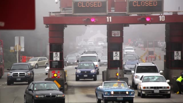 Cars-Through-Golden-Gate-Bridge-Toll-Booth