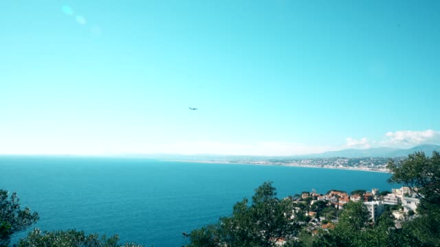 Plane-landing-in-Nice-airport-cote-d'azur.-Sea-and-sun.