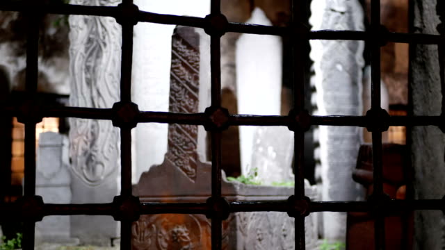 Friedhof-nackten-silhouette