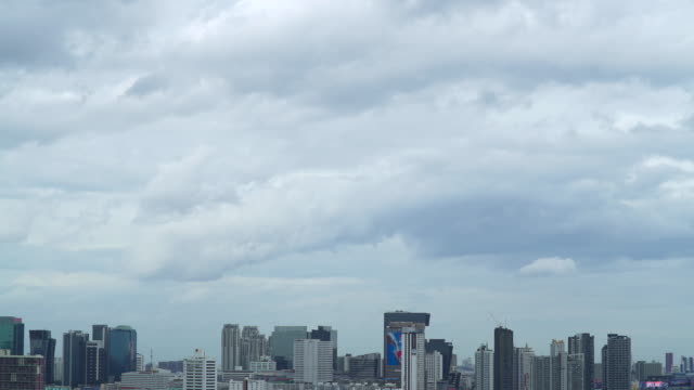 Skyline-von-Bangkok-im-regnerischen-Tag-Zeitraffer