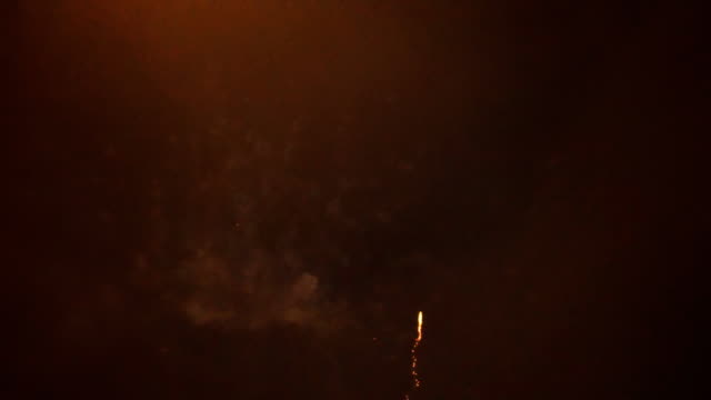 Fuegos-artificiales-en-el-cielo.-Celebración-del-año-nuevo.
