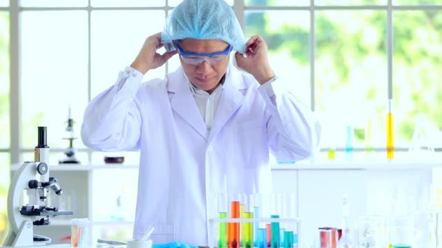 Scientist-men-working-at-lab
