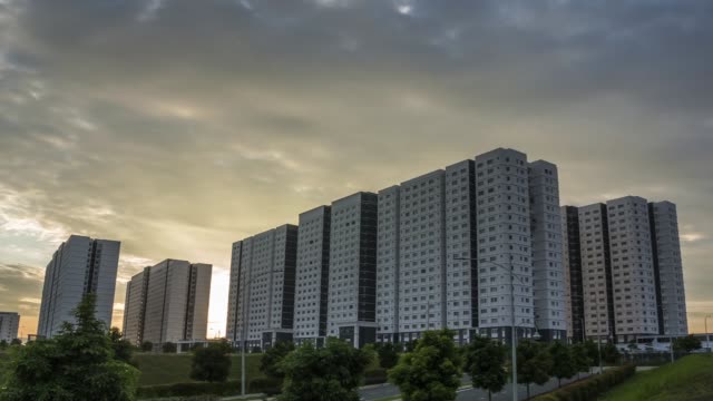 Timelapse-of-buildings-apartment