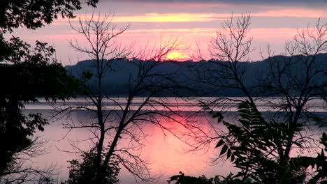 Mississippi-Fluß-Sonnenuntergang-rosa