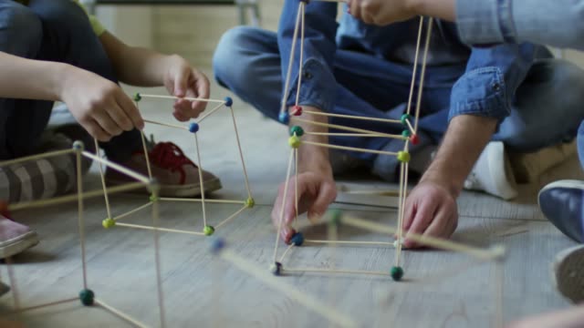 Preschoolers-Constructing-Cubes-with-Craft-Sticks