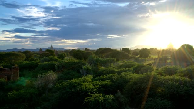 Bagan-archäologische-Zone-bei-Sonnenaufgang,-Myanmar-ZEITRAFFER-4K
