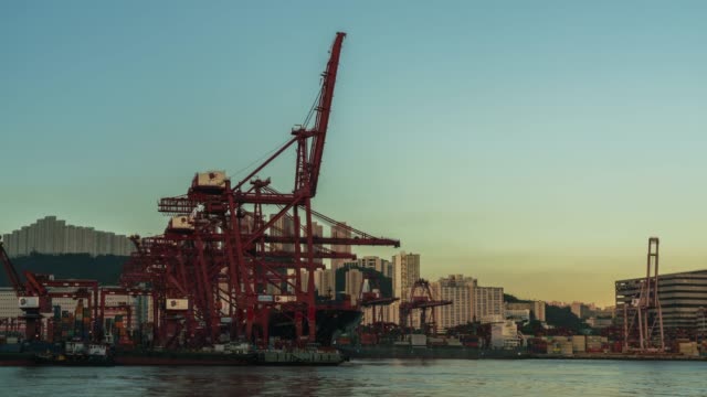 Industrial-puerto-en-Hong-Kong.