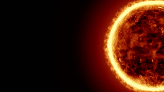 4K-realistisch-Sonne-Oberfläche-mit-Sonneneruptionen,-brennende-Sonne,-die-isoliert-auf-schwarz-mit-Platz-für-Ihren-Text-oder-Ihr-Logo.-Motion-Grafik-und-Animation-Hintergrund.