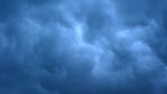 Nachthimmel-mit-Gewitterwolken-Gewitterwolken