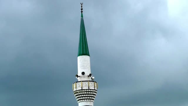 primer-plano-de-minarete-de-Mezquita