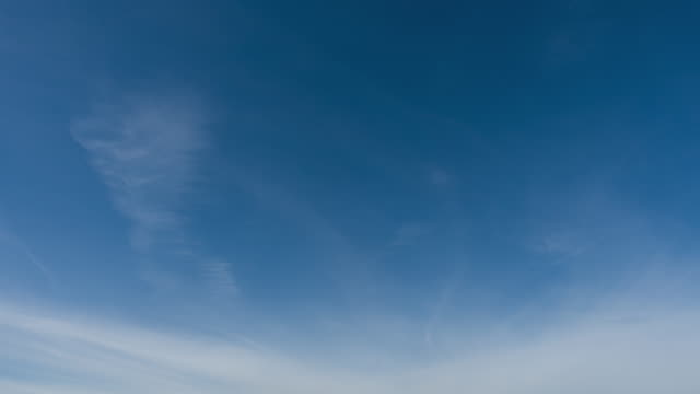 High-qualitative-time-lapse-of-beautiful-sky,-no-birds,-no-flicker.