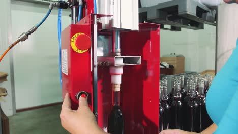 Process-of-corking-wine-bottles