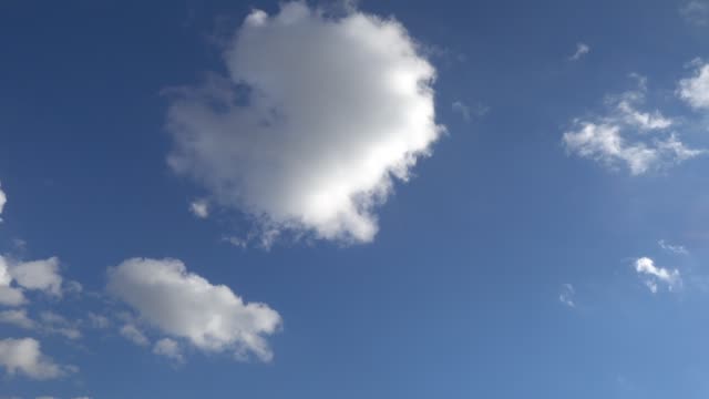 Cumulus-regen-Wolken-bewegten-Himmel