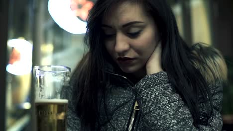 upset-woman-alone-in-a-pub