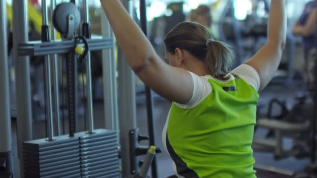 Woman-Exercising-on-Lat-Pull-Down-Machine