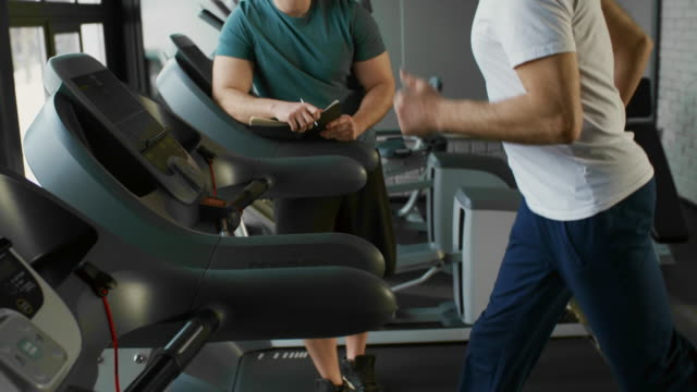 Confident-Fit-Man-Running-on-Treadmill