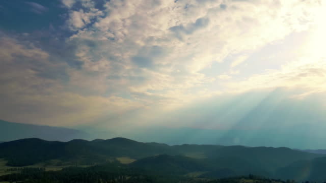 Time-lapse-nubes-y-Mountians-(UltraHD-4K)