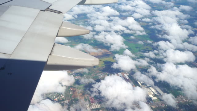 airplane-flying-in-sky