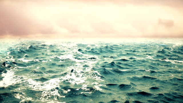 Animación-de-alta-calidad-de-olas-del-mar-con-hermoso-cielo-en-el-fondo.-Bucle.