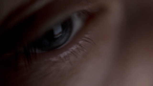 Close-up-of-a-beautiful-young-woman's-eye,-the-reflection-of-the-screen-of-a-smartphone-in-a-human-eye,-close-up,-soft-and-selective-focus