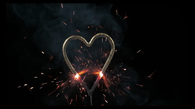 Brennendes-Herz-für-Valentinstag,-Slow-Motion-4K