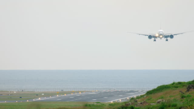 Widebody-aircraft-approaching-over-ocean