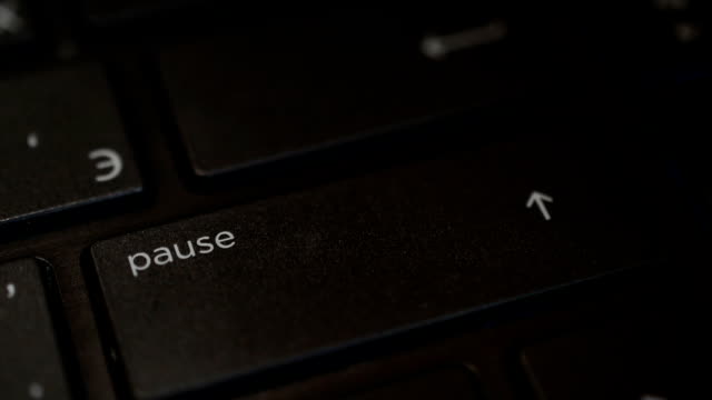Pressing-the-pause-button-on-on-laptop-or-computer-keyboard