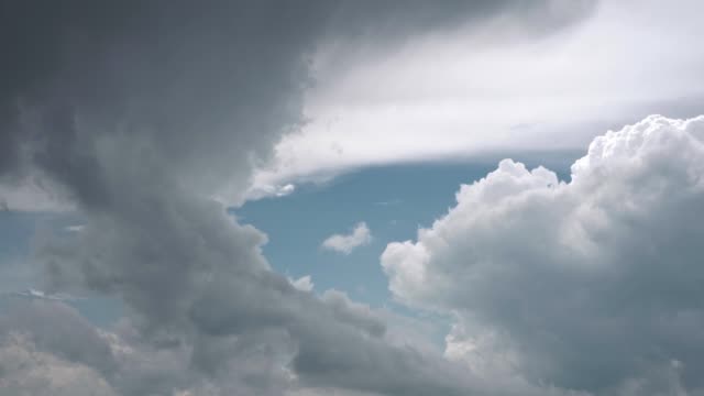 Time-lapse-sky-with-dark-clouds.-Dramatic-sky.