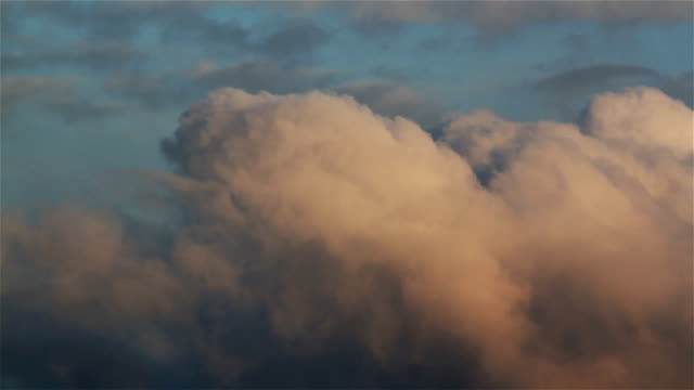 Wolken-Zeitraffer:-Verschieben-von-Cumulus-Abendhimmel