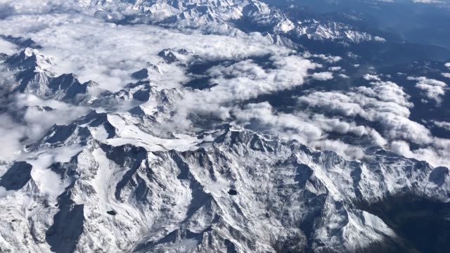 Cielo-vista-de-Snowy-Mountains
