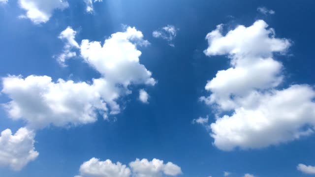 Zeitraffer,-sky-schöne-Wolke-Scape-weiße-flauschige-Wolken-über-blauen-Himmel.