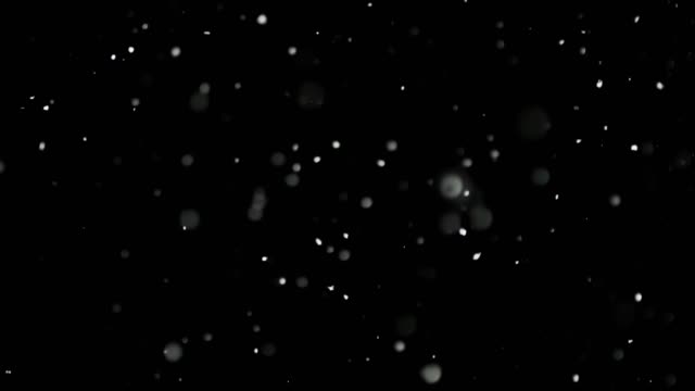 Weißer-Schnee,-der-auf-schwarzem-Hintergrund-isoliert