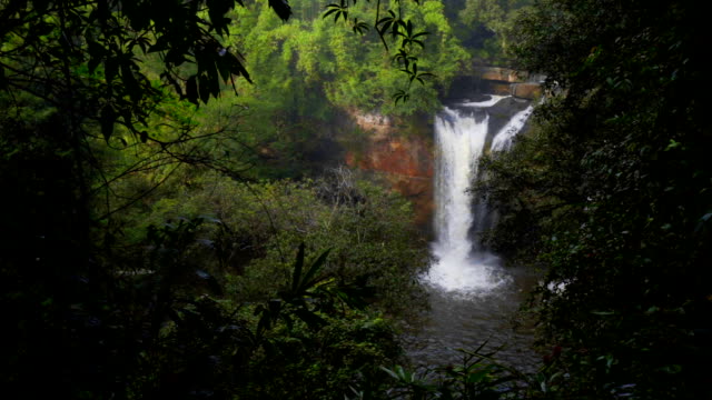 slow-motion-of-Haew-Suwat-Waterfall-in-Khao-Yai-National-Park,-Thailand