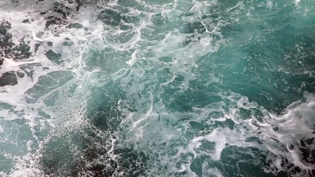 blue-and-white-foamy-ocean-waves-(50-fps-slow-motion)