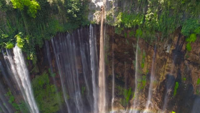 Wasserfall-Coban-Sewu-Java-Indonesien