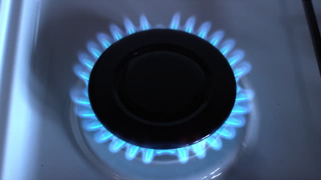 Gas-Stove-Burners,-Blue-Flame,-Real-Time-4K