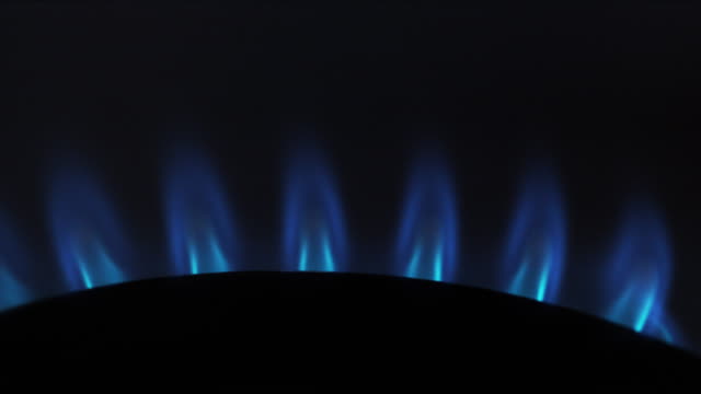 Gas-Stove-Burners,-Blue-Flame,-Real-Time-4K