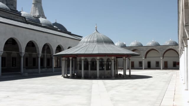 Brunnen-in-Moschee,-Istanbul,-Türkei