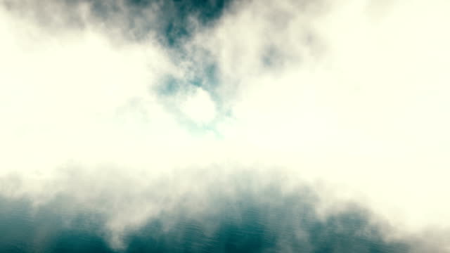Fliegen-Sie-in-den-Wolken-4k