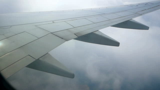 Wolken-Flugzeugfenster